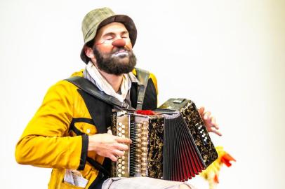 Foto do espetáculo O Andarilho, de Janio Nunes. 