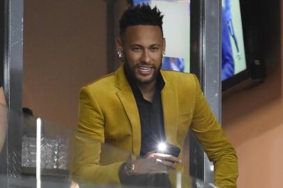  Brazils injured football star Neymar is seen at the VIP area before the Copa America football tournament semi-final match between Brazil and Argentina at the Mineirao Stadium in Belo Horizonte, Brazil, on July 2, 2019. (Photo by Douglas Magno / AFP)Editoria: SPOLocal: Belo HorizonteIndexador: DOUGLAS MAGNOSecao: soccerFonte: AFPFotógrafo: STR