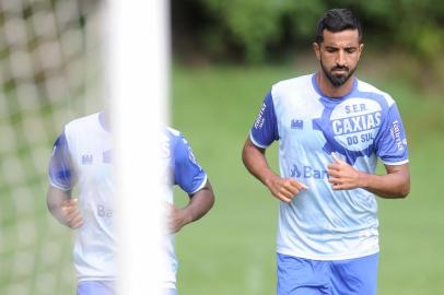 CAXIAS DO SUL, RS, BRASIL 08/01/2019Time do SER Caxias treina no CT do clube. Na foto: Zagueiro Thiago Sales(Felipe Nyland/Agência RBS)