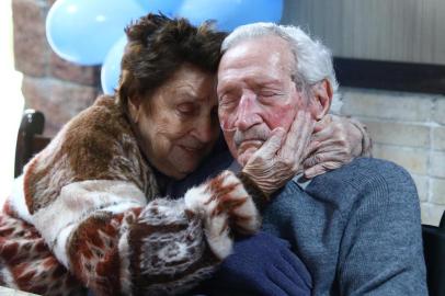  PORTO ALEGRE, RS, BRASIL, 03/07/2019: DG acompanha o aniversário de 103 anos dos gêmeos Francisca e Godofredo.Indexador: ISADORA NEUMANN