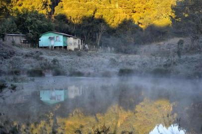  CAXIAS DO SUL, RS, BRASIL, 04/07/2019Geada em Caxias do Sul nas regiões de Vila Seca e Fazenda Souza. (Lucas Amorelli/Agência RBS)