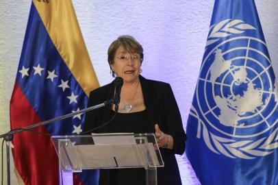 (FILES) In this file photo taken on June 22, 2019 UN High Commissioner for Human Rights, Chilean Michelle Bachelet, speaks during a press conference in Caracas. - The UN rights chief warned on July 4, 2019 that many of the thousands killed in Venezuela security operations since 2018 likely constituted executions, and urged Caracas to dissolve its special police force. UN High Commissioner for Human Rights Michelle Bachelet, who visited Venezuela last month, pointed out in a fresh report that thousands of people, mostly young men, had been killed in alleged confrontations with state forces in the country in recent years. (Photo by CRISTIAN HERNANDEZ / AFP)