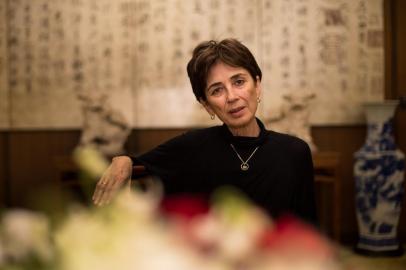  TO GO WITH AFP STORY BY RAMON SAHMKOWPilar del Rio, widow of Portuguese 1998 Nobel Literature Prize winner Jose Saramago, poses for a portrait in Washington, DC, on March 12, 2015.   AFP PHOTO/NICHOLAS KAMM / AFP PHOTO / NICHOLAS KAMMEditoria: ACELocal: WashingtonIndexador: NICHOLAS KAMMSecao: literatureFonte: AFPFotógrafo: STR