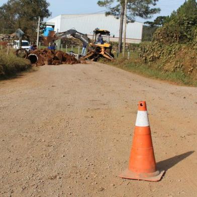 Prefeitura de São Marcos realiza obras de asfaltamento.