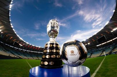 Ensaio fÃ³tografico com a taÃ§a da Copa AmÃ©rica, bola oficial da final e o Mascote Zizito no MaracanÃ£, Rio de Janeiro, Brasil.Foto por Alex Ferro. CrÃ©dito da foto deve ser Alex Ferro/CA2019Photo essay with Copa AmÃ©rica Trophy, official final match ball and the mascot Zizito in MaracanÃ£, Rio de Janeiro, Brazil.Photo by Alex Ferro. Photo credit should read Alex Ferro/CA2019