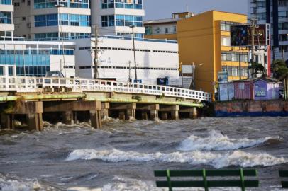  Ressaca do mar em Imbé