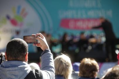  PORTO ALEGRE, RS, BRASIL - 2019.07.06 -  O Dia de Cooperar (Dia C) 2019, é um evento nacional que há 10 anos comemora o Dia Internacional do Cooperativismo. A ação promovida pelo Serviço Nacional de Aprendizagem do Rio Grande do Sul (Sescoop/RS), em parceria com cooperativistas e voluntários tem atrações, shows e serviços gratuitos para a comunidade. (Foto: ANDRÉ ÀVILA/ Agência RBS)