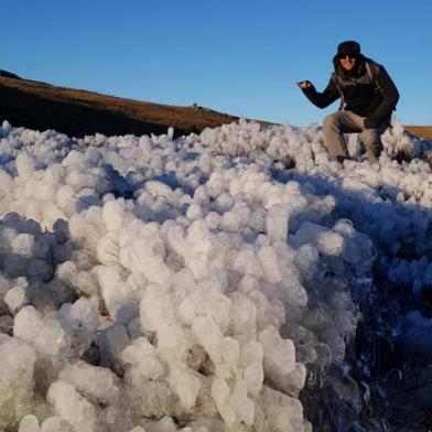 Cachoeira das Sete Mulheres congelada