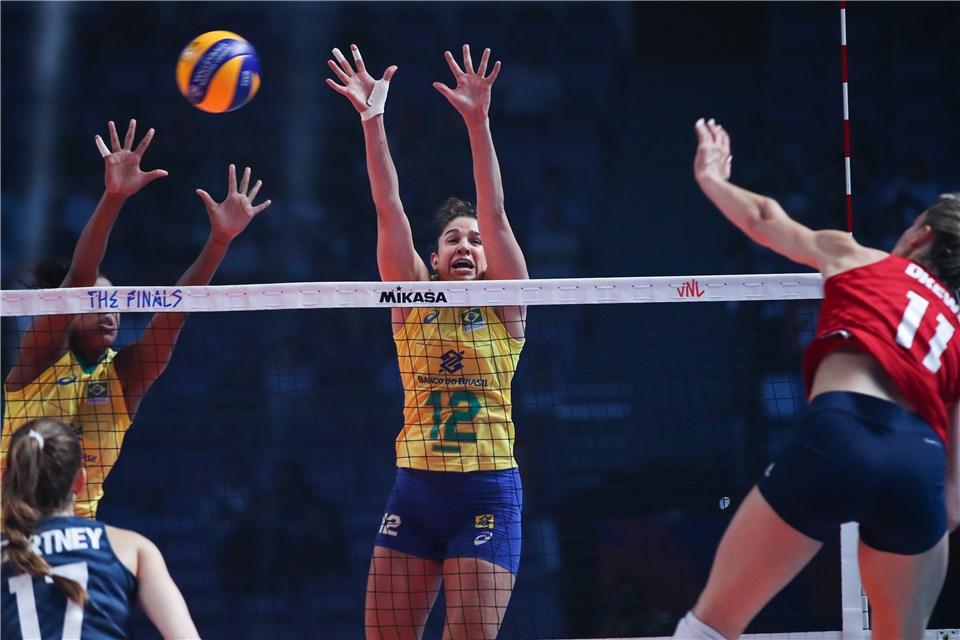 Vôlei feminino: Após susto, Brasil consegue virada e bate a República  Dominicana