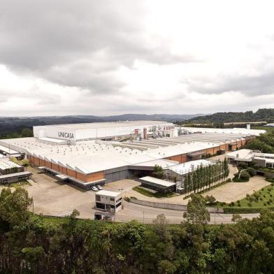 Fábrica da Unicasa, grupo do setor moveleiro com sede em Bento Gonçalves. Pauta do +Serra sobre resultados das companhias de capital aberto no primeiro semestre.