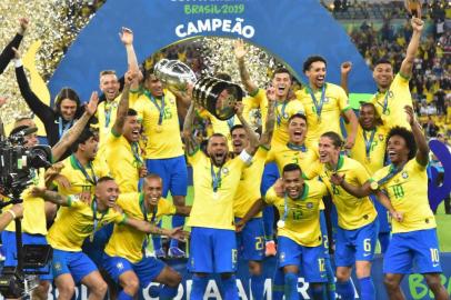 Brasil x Peru Rio de Janeiro (RJ), 07/07/2019 - Brasil x Peru - jogadores do Brasil comemoram a conquista da Copa América 2019 - Partida entre Brasil x Peru, valido pela final da CONMEBOL Copa América Brasil 2019, realizado no estádio do Maracanã, zona norte do Rio de Janeiro, na tarde deste domingo, 07. (Foto: Eduardo Carmim/Photo Premium/Folhapress)Local: RIO DE JANEIRO ;RIO DE JANEIRO ;BRASIL