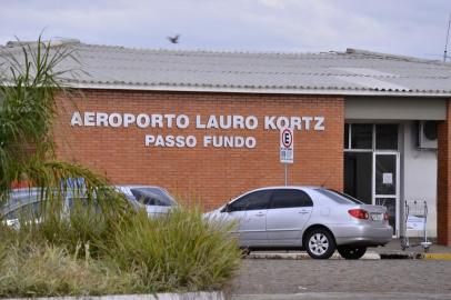 União e Estado devem assinar termo de compromisso para liberação de R$ 45 milhões para obras no aeroporto Lauro Kortz, em Passo Fundo. Entre as melhorias, estão previstas mudanças na pista e novo terminal de passageiros.