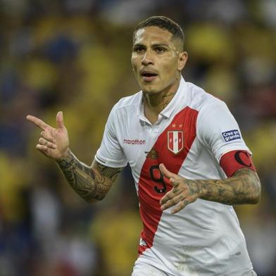 Perus Paolo Guerrero celebrates after scoring a penalty against Brazil during the Copa America football tournament final match at Maracana Stadium in Rio de Janeiro, Brazil, on July 7, 2019. (Photo by Juan MABROMATA / AFP)