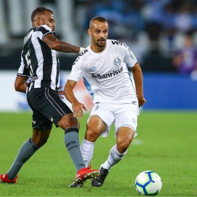 Thaciano, meia do Grêmio, no duelo contra o Botafogo