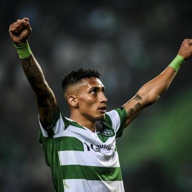  Sportings Brazilian forward Raphinha celebrates a goal during the Portuguese league football match between Sporting CP and CD Santa Clara at the Jose Alvalade stadium in Lisbon on March 15, 2019. (Photo by PATRICIA DE MELO MOREIRA / AFP)Editoria: SPOLocal: LisbonIndexador: PATRICIA DE MELO MOREIRASecao: soccerFonte: AFPFotógrafo: STR