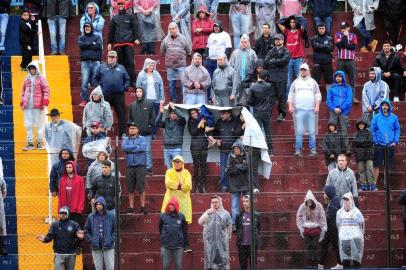 CAXIAS DO SUL, RS, BRASIL, 30/06/2019. SER Caxias x Cianorte, jogo de ida das quartas de final da série D do Campeonato Brasileiro, realizado no estádio Centenário. Na foto, torcida do Caxias. (Porthus Junior/Agência RBS)