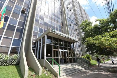  Porto Alegre, RS, Brasil, 16-02-2016. Prédios públicos danificados pelo temporal. IPE - Instituto de Previdência do Estado do Rio Grande do Sul. (FOTO: DIEGO VARA/AGÊNCIA RBS)