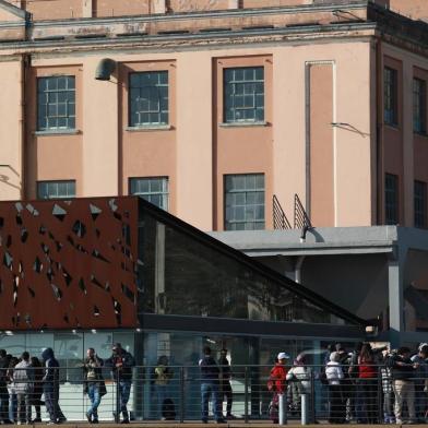  PORTO ALEGRE, RS, BRASIL - Cerimonial de Inauguração Bilheteria do Atracadouro Náutico na Orla Moacir Sclyar, mais passeio Turístico disponibilizado pelas embarcações permissionárias para até 900 Crianças de Escolas Municipais.