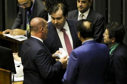 O presidente da Câmara dos Deputados, Rodrigo Maia,com o deputado e ministro Onyx Lorenzoni  durante a sessão de discussão da proposta de emenda à Constituição (PEC) que reforma a Previdência.