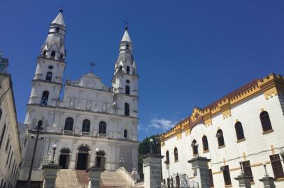 Roteiro pela Rua dos Andradas, em Porto Alegre (RS). Na foto, Igreja das Dores.