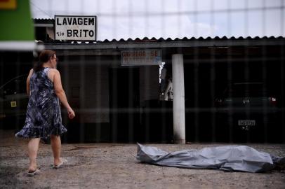 CAXIAS DO SUL, RS, BRASIL (05/03/2019)Um homem foi morto a tiros durante um assalto em Caxias do Sul no começo da tarde desta terça-feira de Carnaval. O crime ocorreu por volta das 12h30min, em uma lavagem que fica na Avenida Salgado Filho, próximo ao Aeroporto. O proprietário, Darci Alves de Brito, de 68 anos, teria reagido. Ele foi baleado na cabeça e no peito. (Antonio Valiente/Agência RBS)