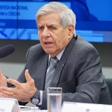 Audiência Pública sobre apreensão de drogas em aeronave militar. Ministro do Gabinete de Segurança Institucional da Presidência da República - GSI, General Augusto Heleno Ribeiro Pereira. Foto: Pablo Valadares/Câmara dos Deputados