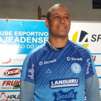 Eduardo Costa, ex-volante do Grêmio e agora técnico do Lajeadense