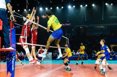  Jogo entre Brasil x Polônia pela primeira rodada da fase final da Liga das Nações de vôlei. Na foto, o ponteiro Lucarelli.