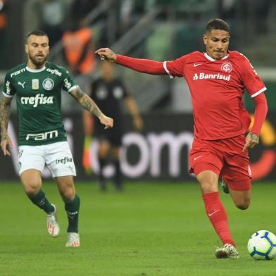 Inter x Palmeiras pela Copa do Brasil. Na foto, Paolo Guerrero