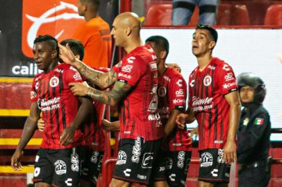 Miller Bolaños, ex-Grêmio, marcou o gol da vitória do Tijuana em amistoso contra o Boca Juniors, no México