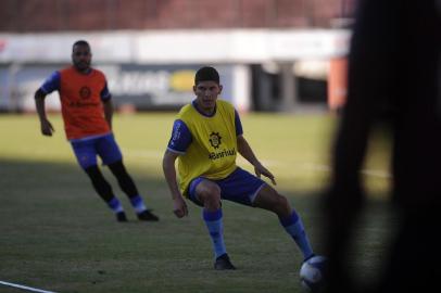  CAXIAS DO SUL, RS, BRASIL, 11/07/2019 - Equipe do Caxias treina para enfrentar o Manaus no próximo domingo, no estádio Centenário. NA FOTO: atacante Márcio Jonatan. (Marcelo Casagrande/Agência RBS)