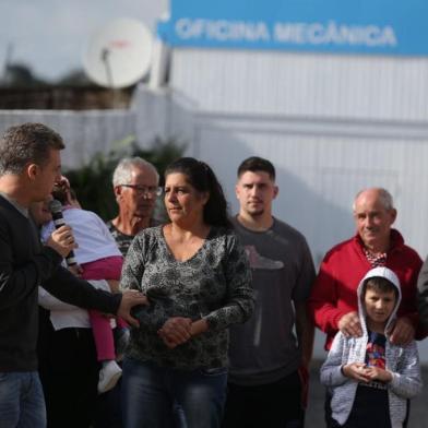  * FOTO EM BAIXA RESOLUÇÃO *VIAMÃO, RS, BRASIL, 29.05.2019. Gravação do Caldeirão do Huck em Viamão. O Luciano Huck vai gravar a entrega da sede da Escolinha da Tia Lolo, em Viamão, que foi reformada por um quadro do programa.FOTO: FERNANDO GOMES/AGÊNCIA RBS