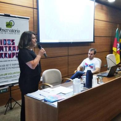 Presidente do Observatório Social de Caxias do Sul, Shirlei Omizzolo, durante palestra realizada em 2018