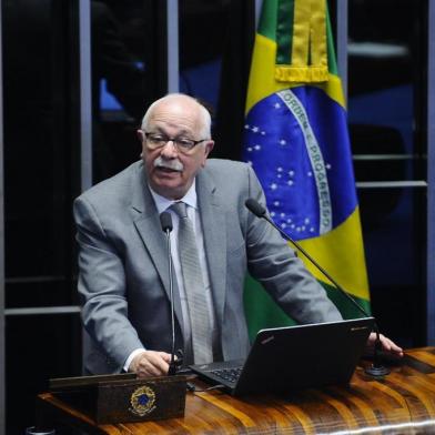 Plenário do Senado Federal durante sessão de debates temáticos destinada a discutir o PLC 38/2017, que contém a Reforma Trabalhista.  Em discurso, professor do departamento de economia da Universidade de São Paulo (USP), presidente e co-fundador do Instituto Brasileiro de Relações de Emprego e Trabalho (Ibret), Hélio Zylberstajn.  Foto: Marcos Oliveira/Agência Senado