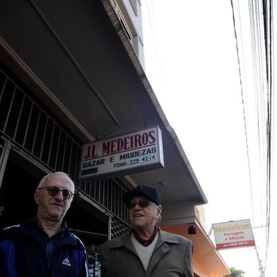 CAXIAS DO SUL, RS, BRASIL (11/07/2019)Lauro de Medeiros e João Carlos de Medeiros, irmãos e proprietários do Medeiros, estabelecimento comercial no Sagrada Família que completa 60 anos no dia 13 de julho de 2019. . (Antonio Valiente/Agência RBS)