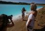 Lago contaminado atrai turistas devido à aparência paradisíaca