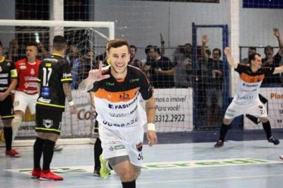 Pablo Yago Radaeli, ala do Passo Fundo Futsal, morreu na madrugada desde domingo (14) em acidente com ônibus que levava o time de Uruguaiana para Passo Fundo.