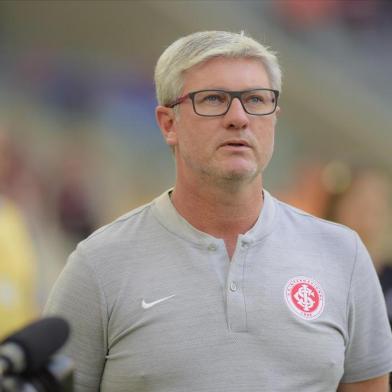 Athletico e InternacionalCURITIBA, PR - 14.07.2019: ATHLETICO E INTERNACIONAL - Técnico Odair Helmann durante Athletico e Internacional. Partida válida pela 10ª rodada do Campeonato Brasileiro 2019. Arena da Baixada.  Curitiba, PR. (Foto: Reinaldo Reginato/Fotoarena/Lancepress!)Editoria: SPOIndexador: Reinaldo ReginatoFonte: Agência Lancepress!