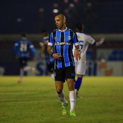 Grêmio enfrenta o Fortaleza no EStádio Centenário, em Caxias do Sul, pela oitava rodada do Brasileirão. Na foto, Diego Tardelli