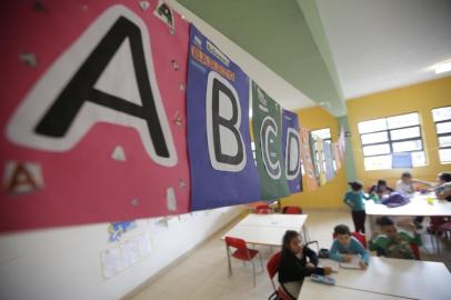  PORTO ALEGRE, RS, BRASIL - 2019.05.22 - Escola comunitária de Porto Alegre, Aldeia Lumiar, no bairro Tristeza. A escola atende crianças carentes com apoio da prefeitura da cidade, e oferece métodos e modelos diferenciados aos alunos da rede pública de educação. (Foto: ANDRÉ ÁVILA/ Agência RBS)