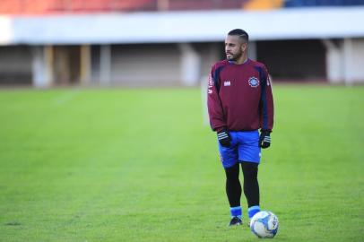  CAXIAS DO SUL, RS, BRASIL, 03/07/2019. Treino do Caxias no estádio Centenário. O Caxias está disputando as oitavas de final da Série D do Campeonato Brasileiro. Na foto, meia Diego Miranda. (Porthus Junior/Agência RBS)