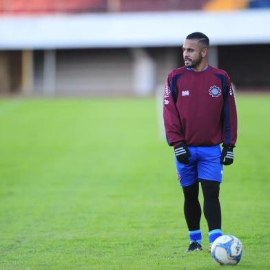  CAXIAS DO SUL, RS, BRASIL, 03/07/2019. Treino do Caxias no estádio Centenário. O Caxias está disputando as oitavas de final da Série D do Campeonato Brasileiro. Na foto, meia Diego Miranda. (Porthus Junior/Agência RBS)