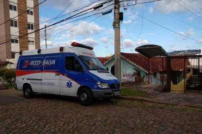 Fogo em casa de repouso na Rua Abílio Azambuja, no bairro Jardim do Salso, em Porto Alegre. Incêndio começou na fiação de um aquecedor