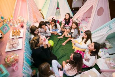  PORTO ALEGHRE, RS, BRASIL, 09.07.2019. Festa do pijama de Juliana, 9 anos, no Hotel Quality. (FOTO ANDRÉA GRAIZ/AGÊNCIA RBS)Indexador: Andrea Graiz