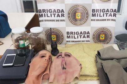 LAJEADO, RS, BRASIL - A Brigada Militar (BM) de Lajeado, no Vale do Taquari, apreendeu um veículo suspeito de ter sido utilizado na fuga da quadrilha que entrou em confronto com a Polícia Federal (PF) em Cristal, no Sul do Estado.