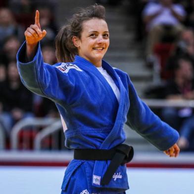  Nathália Brigida conquista o bronze no Grand Slam de Dusseldorf, ao vencer a alemã Katharina Menz, na categoria até 48kg.