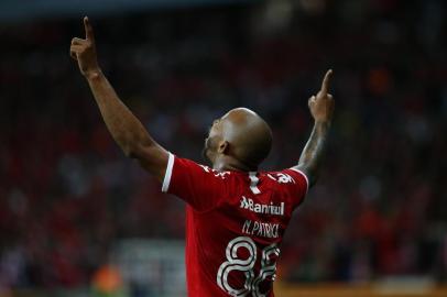  PORTO ALEGRE, RS, BRASIL - Lance durante a partida entre Internacional e Palmeiras, válida pela Copa do Brasil 2019, no Estádio Beira Rio, em Porto Alegre (RS), nesta quarta-feira (17)