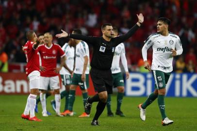  PORTO ALEGRE, RS, BRASIL - Partida entre Internacional e Palmeiras, válida pela Copa do Brasil 2019, no Estádio Beira Rio, em Porto Alegre (RS), nesta quarta-feira (17)