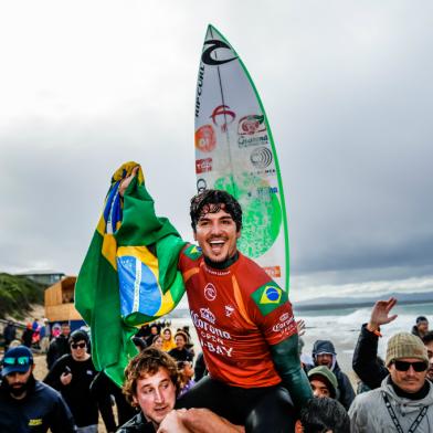 Brasileiro Gabriel Medina vence etapa de J-Bay do mundial de surfe