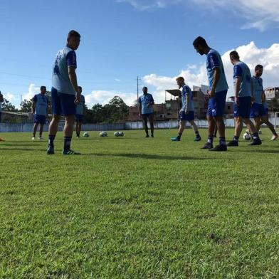  Equipe do Caxias em treino no CT do Nacional